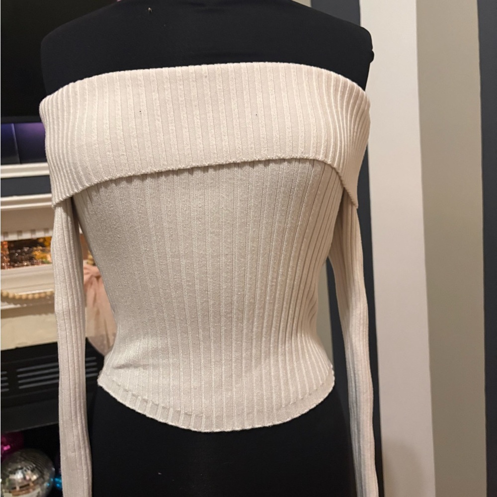 Edikted Off-Shoulder Ribbed Cream Sweater